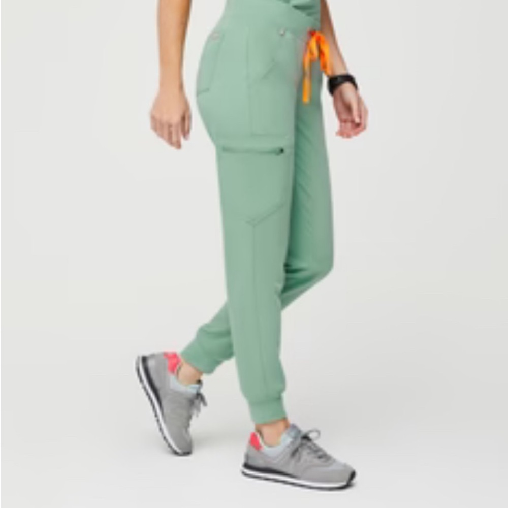 Figs Women’s Jade Limited Edition Small Petite Zamora Scrub Pants